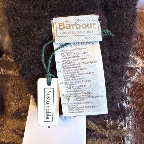 Barbour hat & scarf gift set - Picture 5 of 5